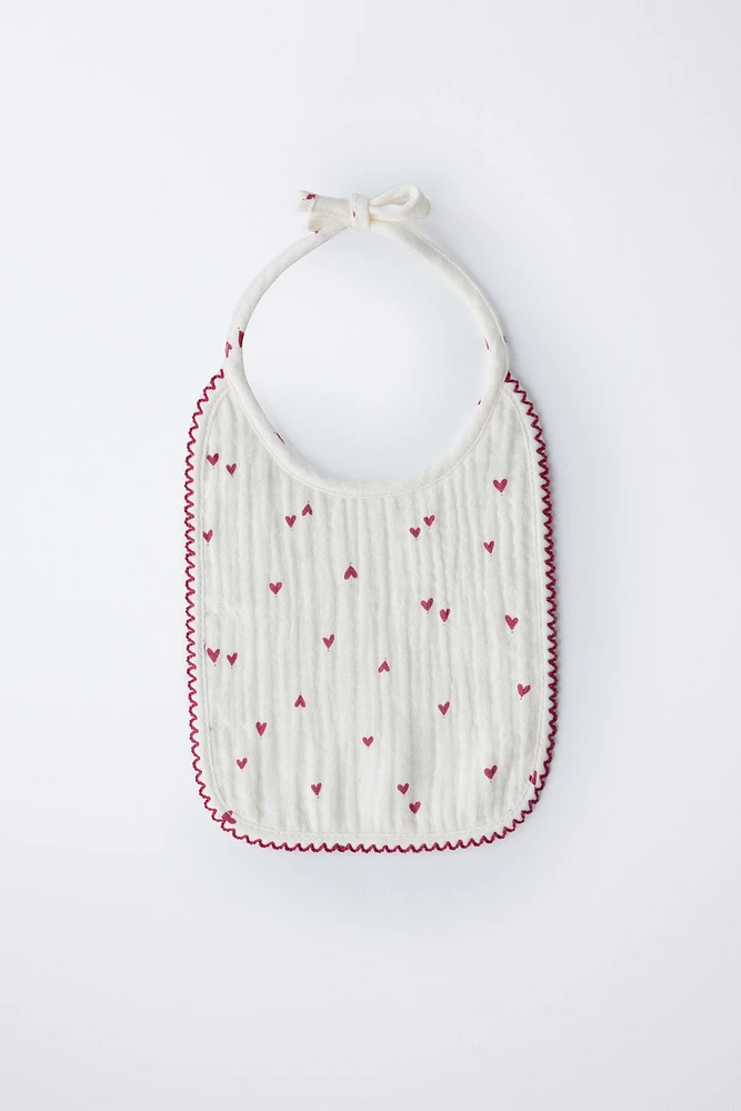 TEXTURED HEART BIB
