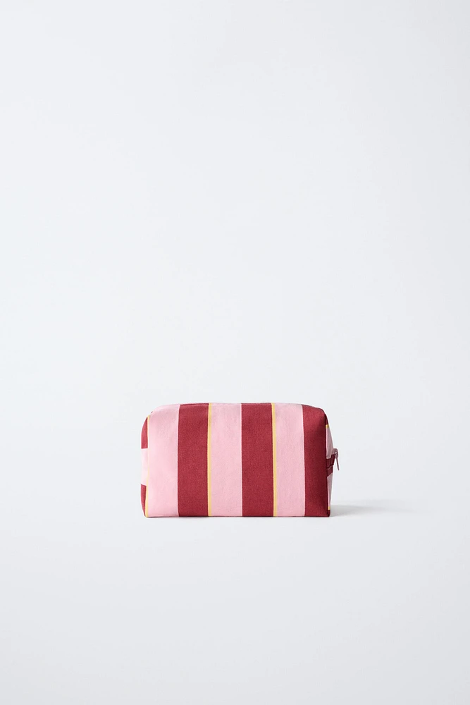 HÔTEL MAGIQUE © X ZARA STRIPED TOILETRY BAG