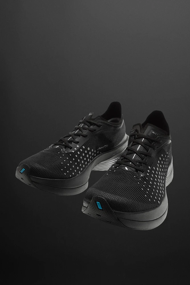 LONG DISTANCE RUNNING SNEAKERS