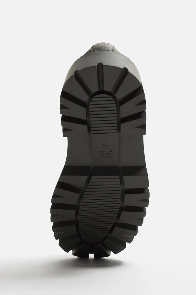 MOCASSIN À SEMELLE ÉPAISSE AVEC FRANGES