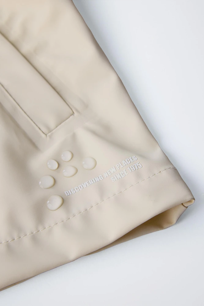 LIGHTWEIGHT WATER REPELLENT RAINCOAT