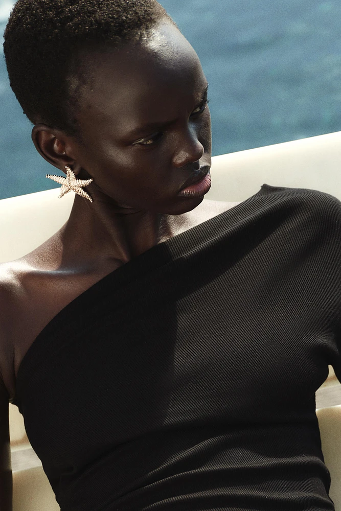 RIBBED ASYMMETRICAL TOP
