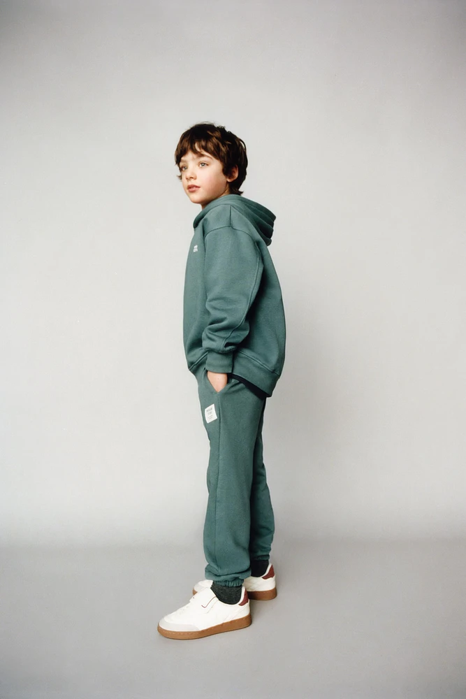 ENSEMBLE SWEAT À CAPUCHE ET PANTALON DE JOGGING