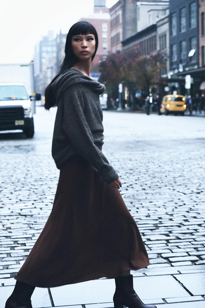 PULL OFF SHOULDER