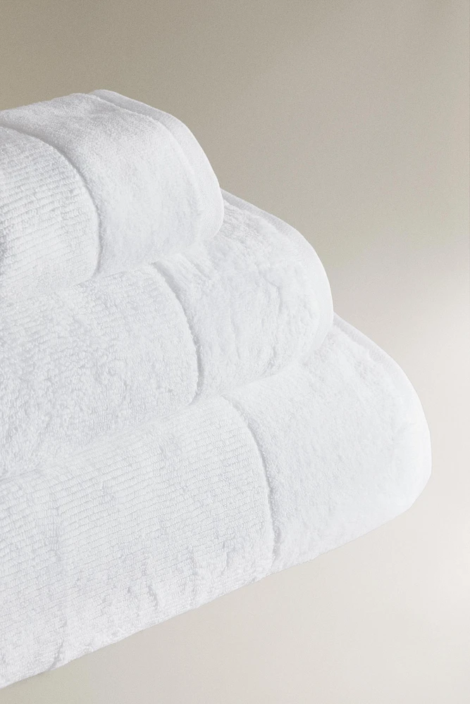 STRIPED TEXTURED BATH TOWEL