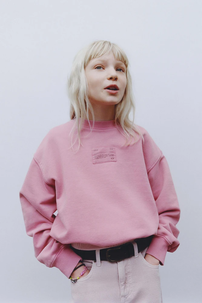 LABEL DETAIL BALLOON-HEM CROPPED SWEATSHIRT