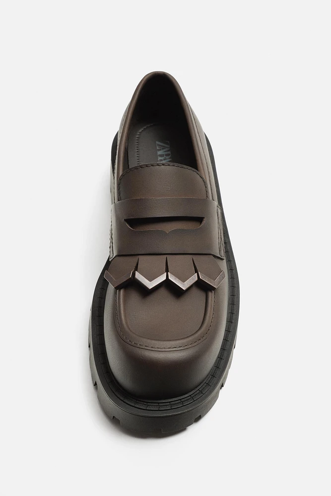 MOCASSIN À SEMELLE ÉPAISSE AVEC FRANGES
