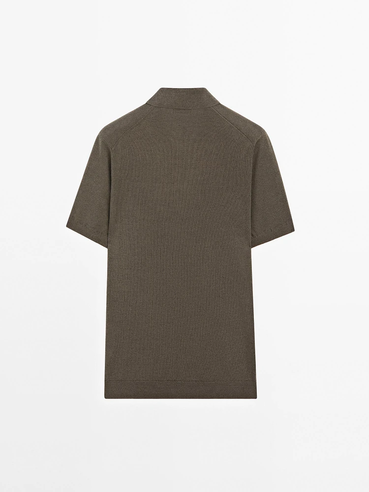 Polo en maille de lin mélangé à col V