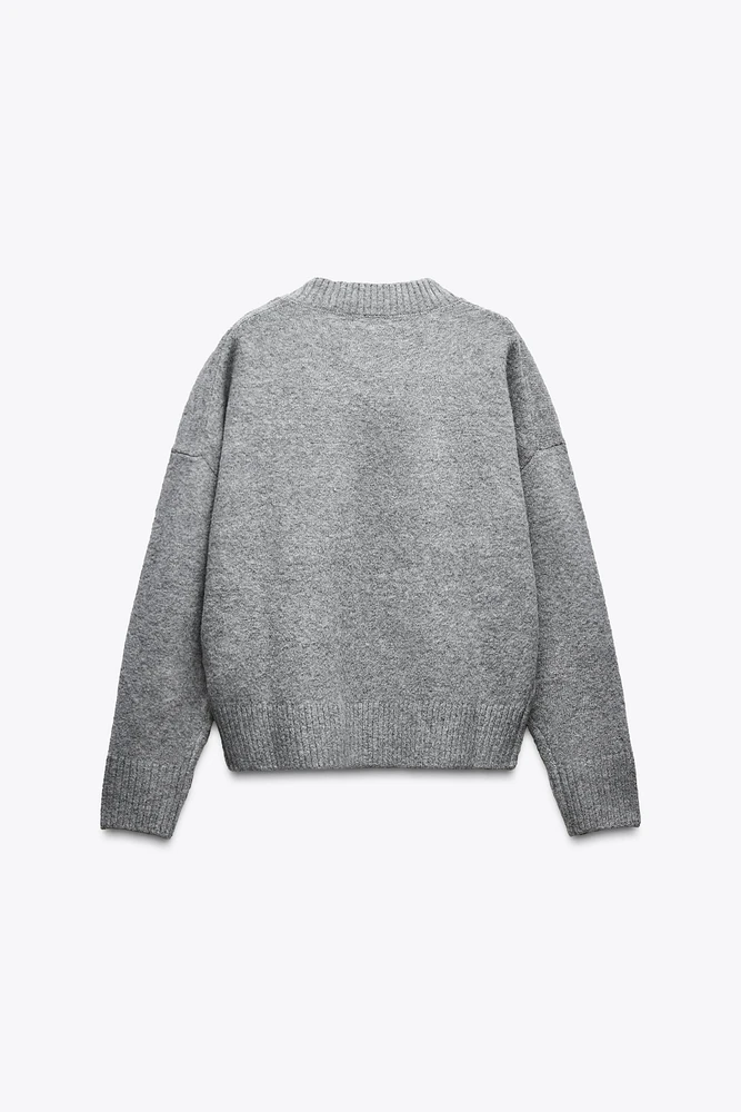 SOFT KNIT SWEATER