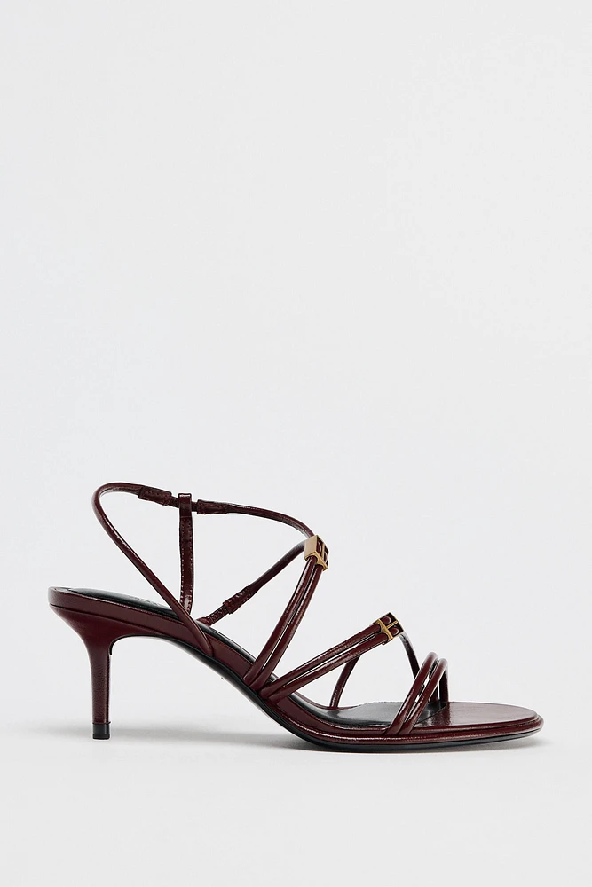 SANDALES À TALONS ET BRIDES