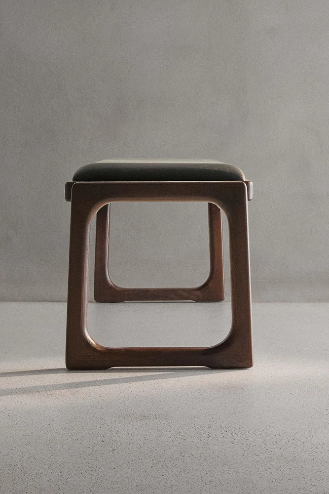 BENCH 01