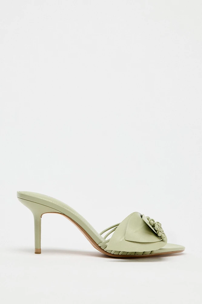 SANDALES À FLEUR