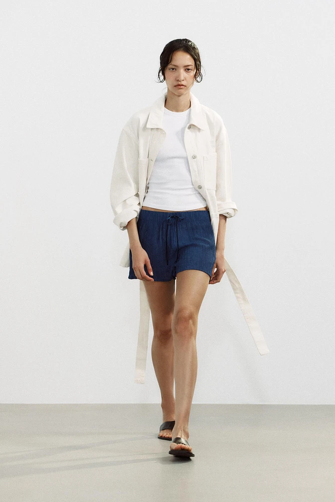 STRUCTURED FLOWY SHORTS