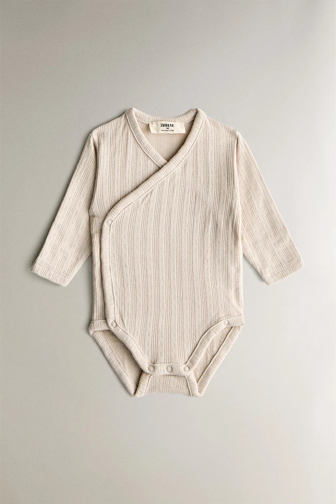 CHILDREN’S SET OF BODYSUITS