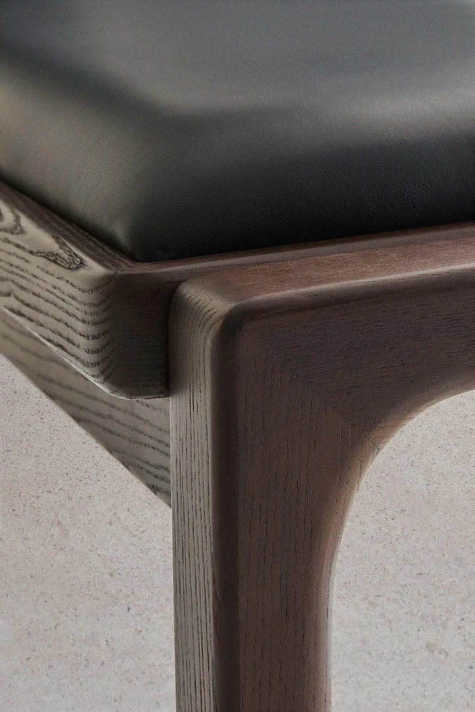 BENCH 01