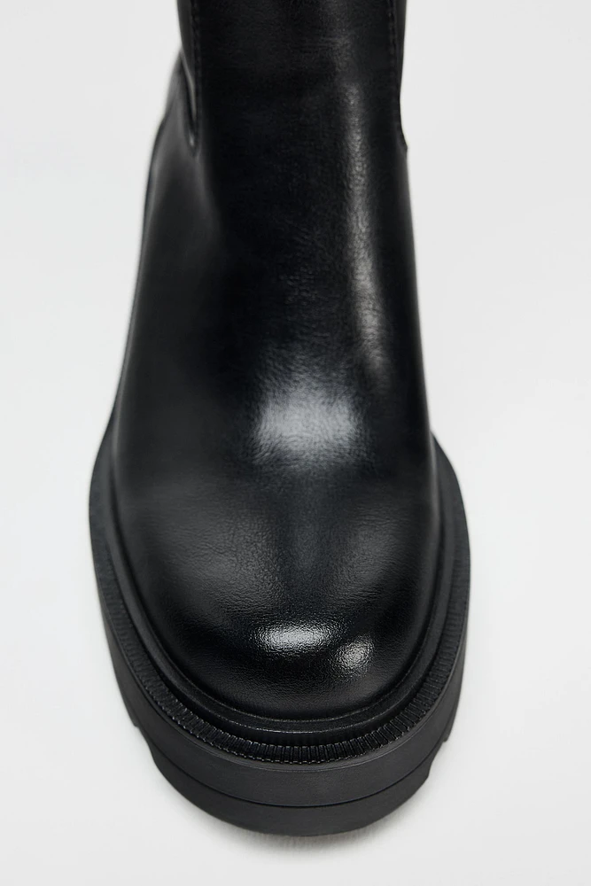 BOTTES À TALONS ET SEMELLE TRACK