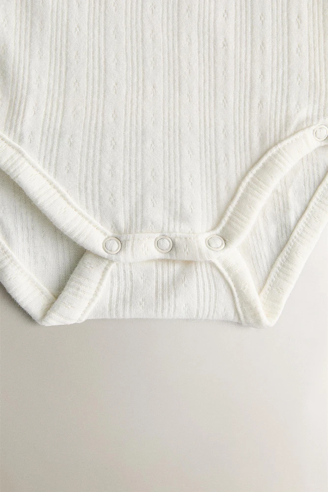 CHILDREN’S SET OF BODYSUITS