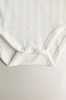 CHILDREN’S SET OF BODYSUITS