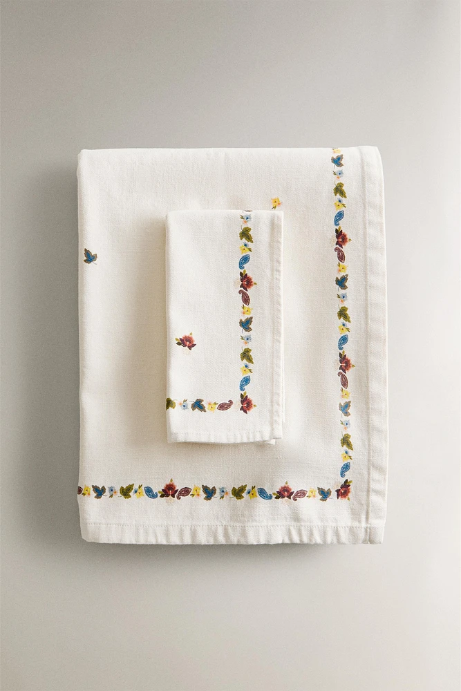 LEAF PRINT TABLECLOTH