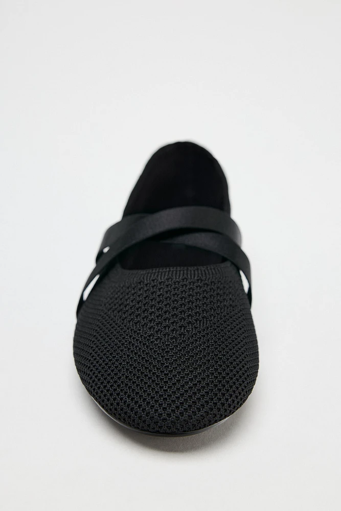 BALLERINES CROISÉES EN TISSU