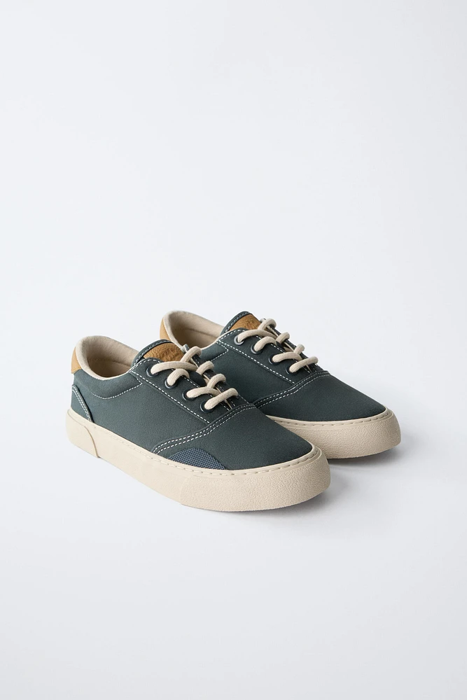 SKATER SNEAKERS