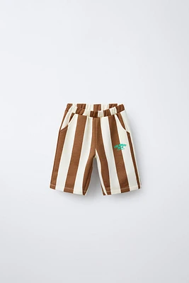 STRIPED AND TEXT LONG SHORTS