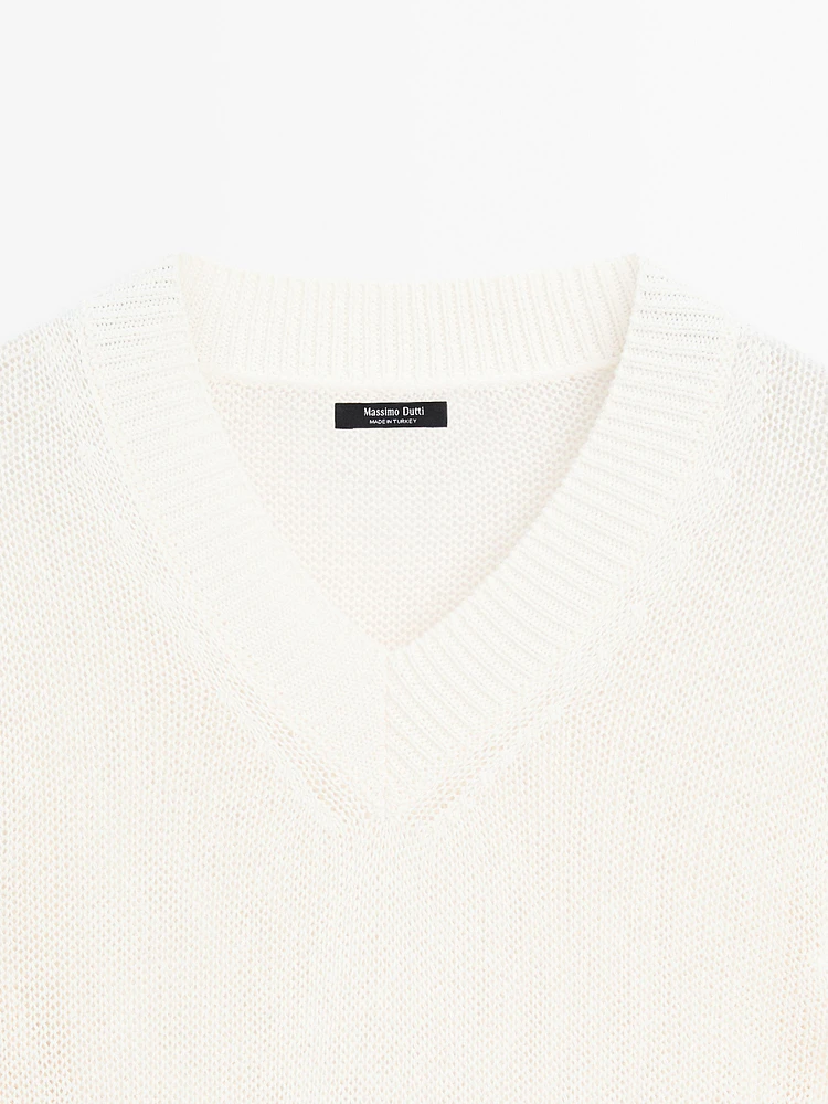Cotton blend V-neck sweater
