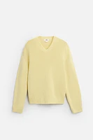 V-NECK STRUCTURED SWEATER