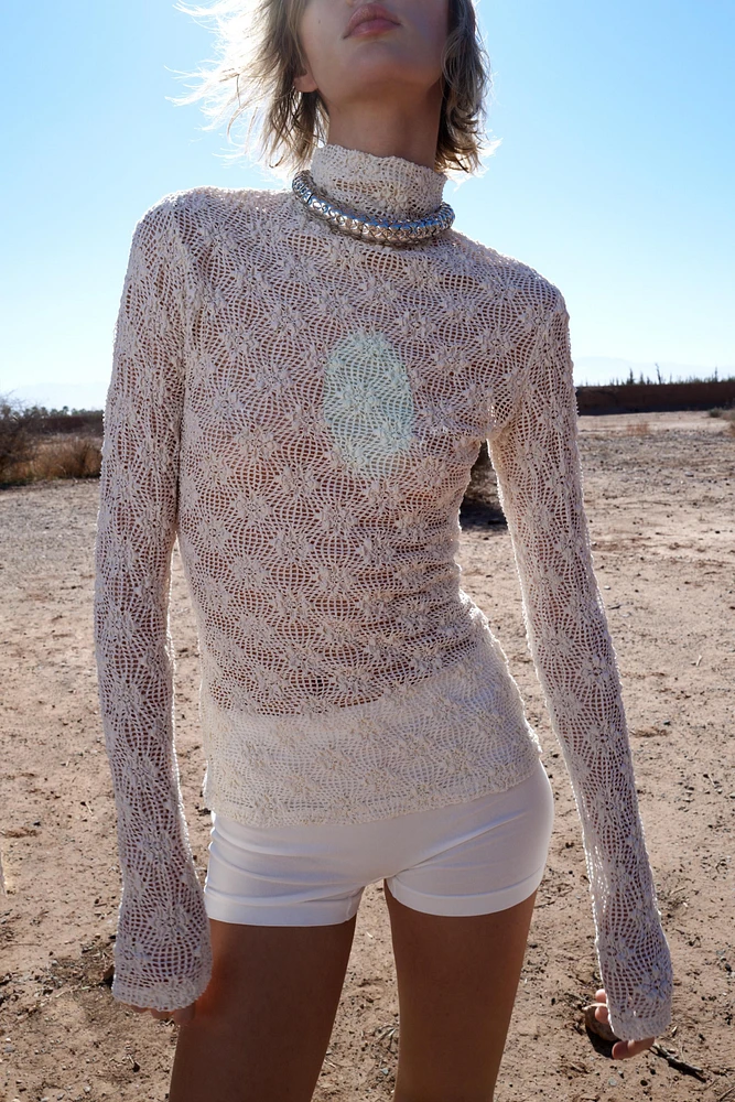 LACE HIGH NECK TOP