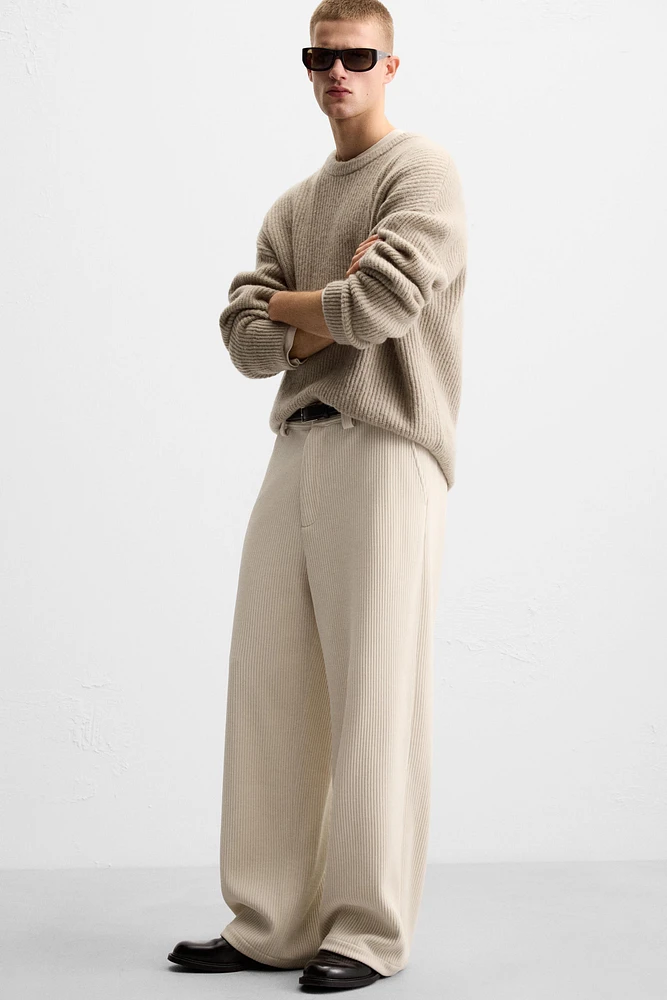 PANTALON COUPE LARGE EN VELOURS CÔTELÉ