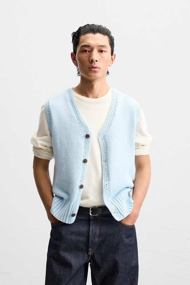 KNIT VEST