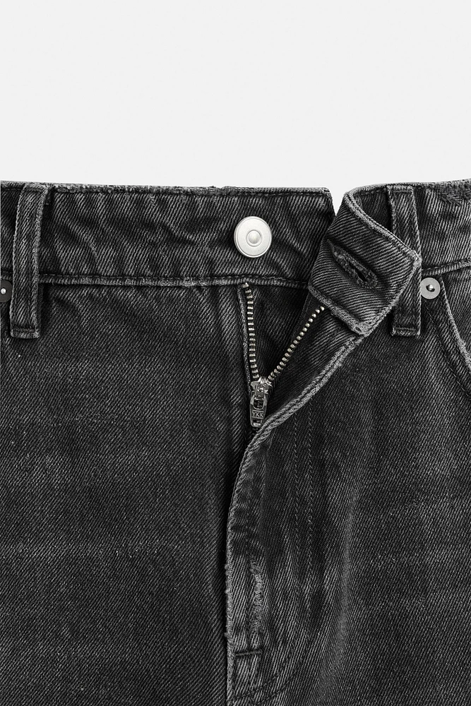 RIPPED STRAIGHT FIT JEANS
