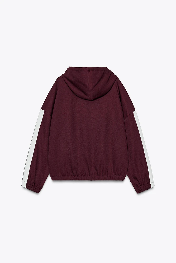 VESTE À CAPUCHE AVEC BANDES LATÉRALES