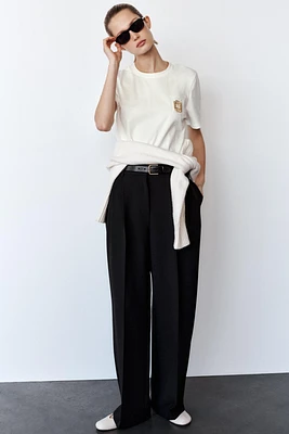 BROOCH T-SHIRT