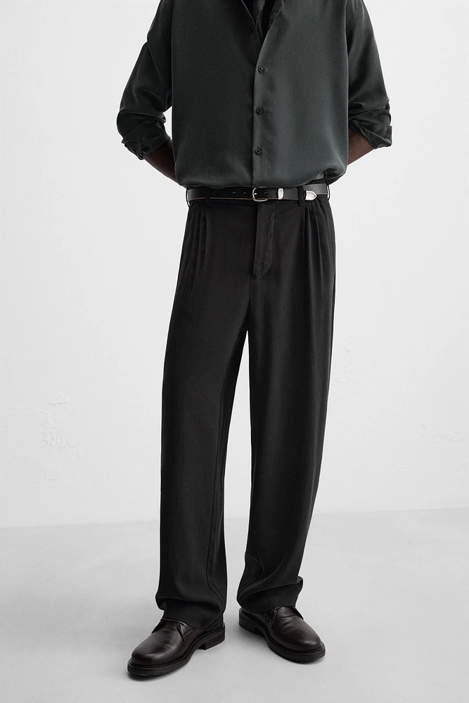 FLOWY PLEATED PANTS