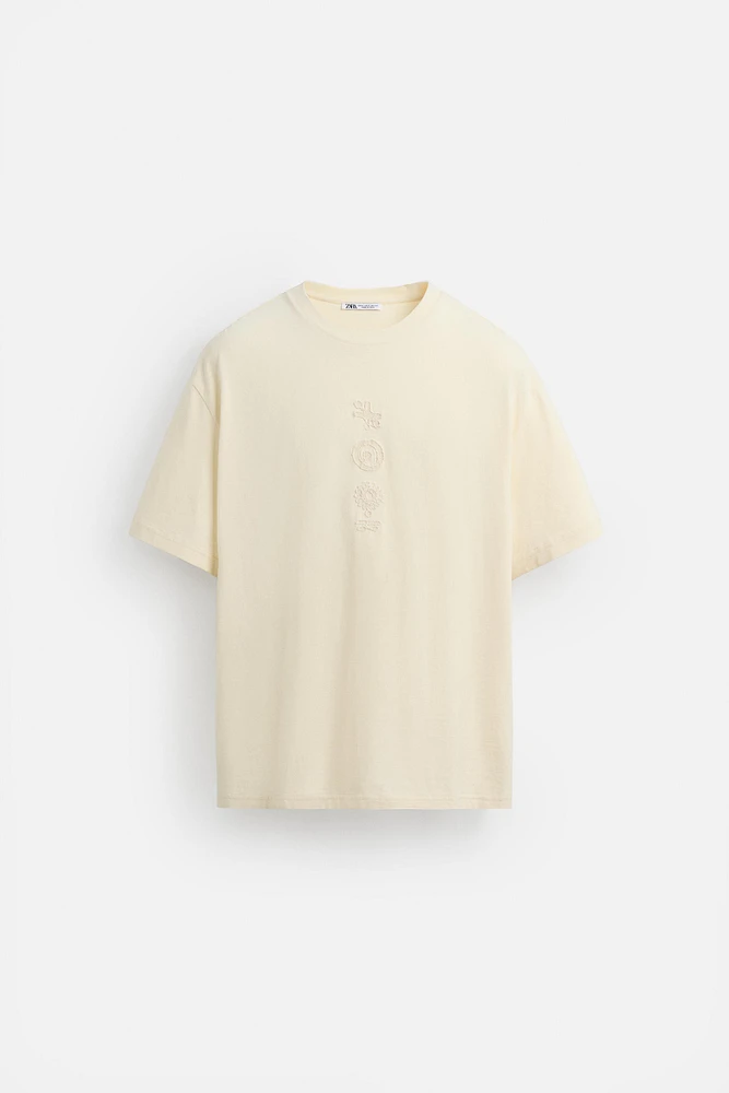 CONTRAST EMBROIDERY T-SHIRT