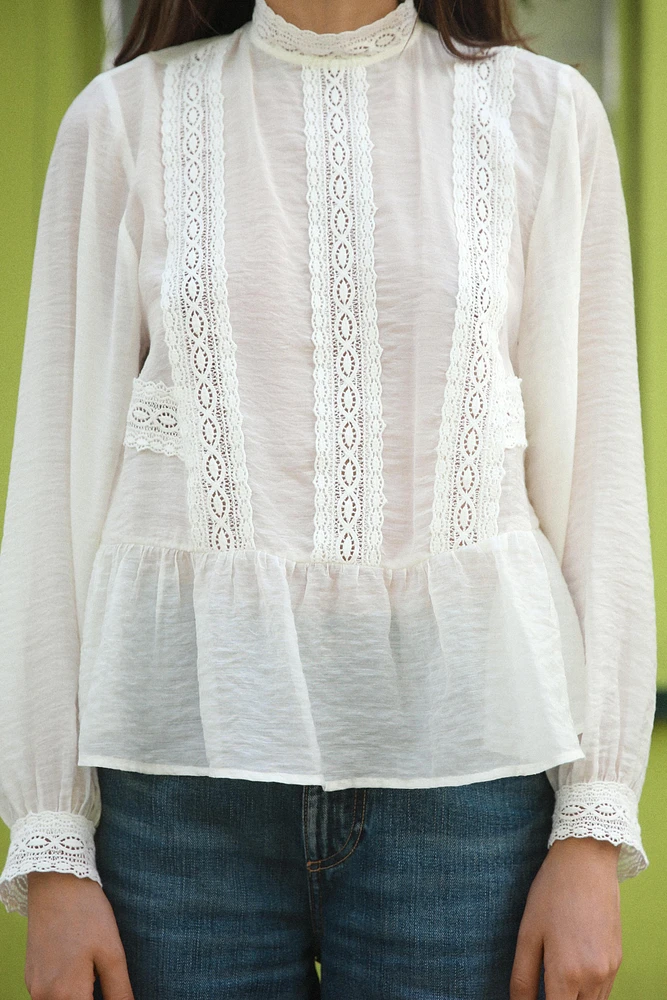 LACE BLOUSE