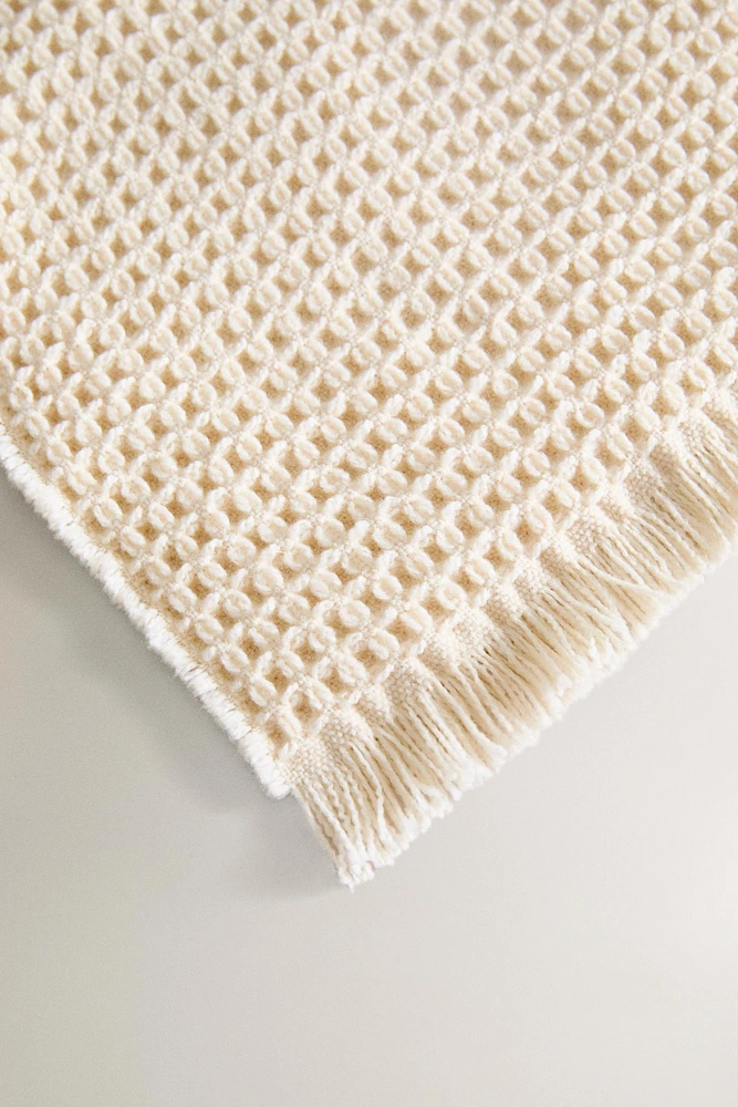 WAFFLE-TEXTURE BLANKET