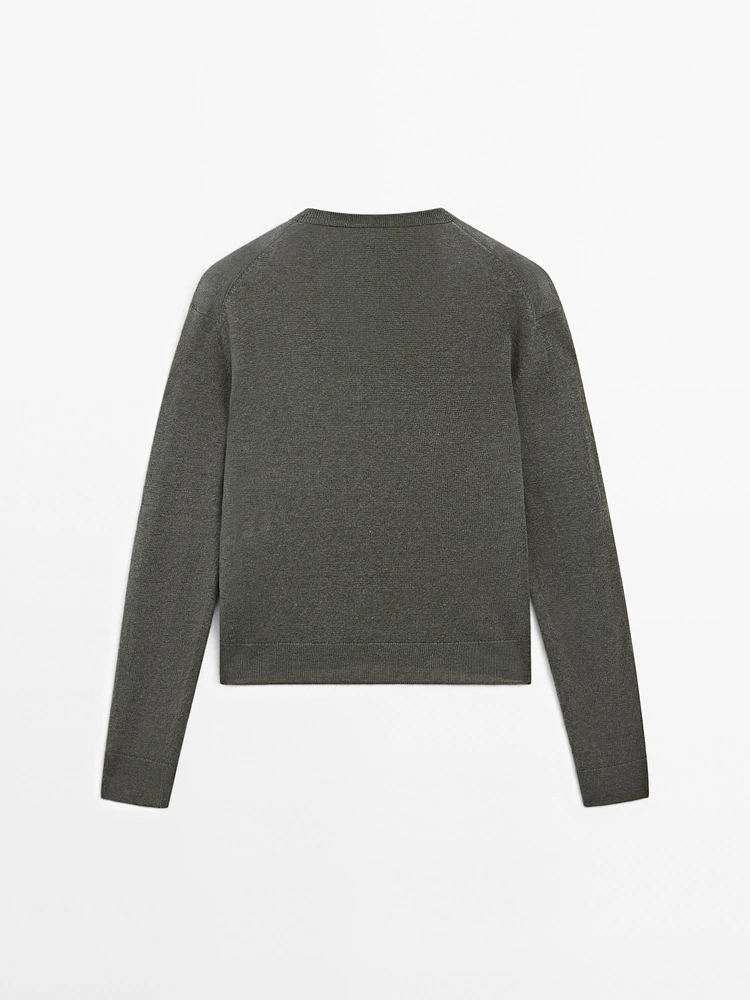 Linen V-neck knit sweater