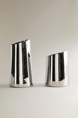METAL VASE