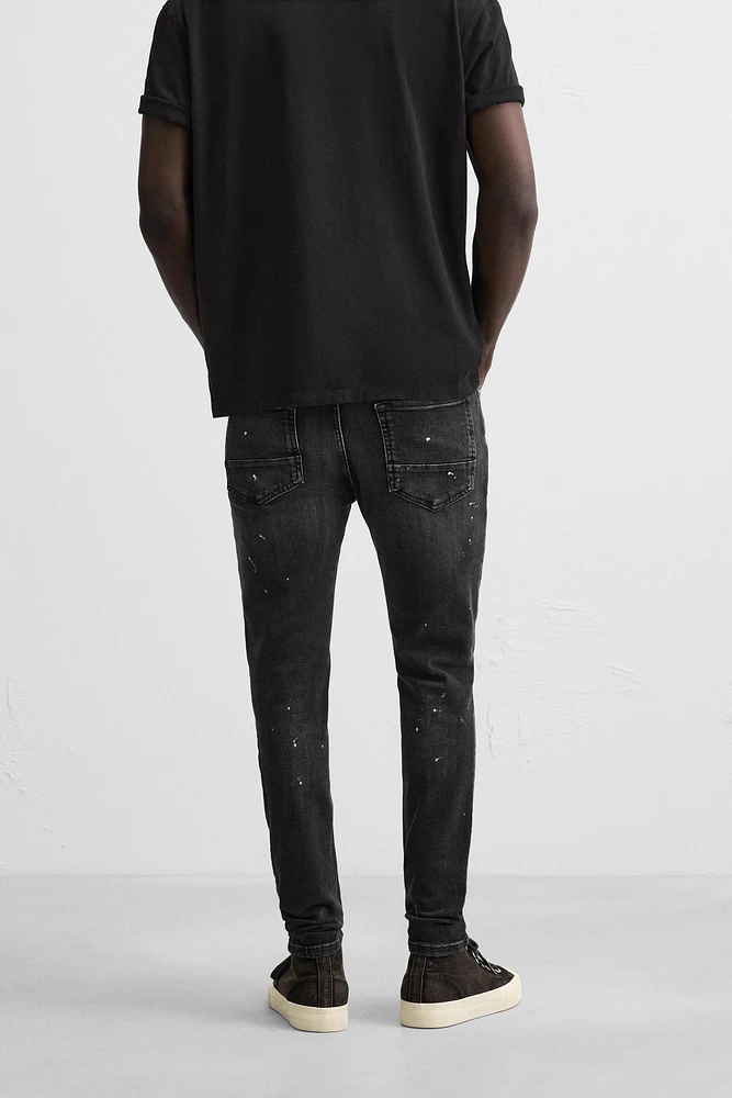 RIPPED SKINNY FIT JEANS