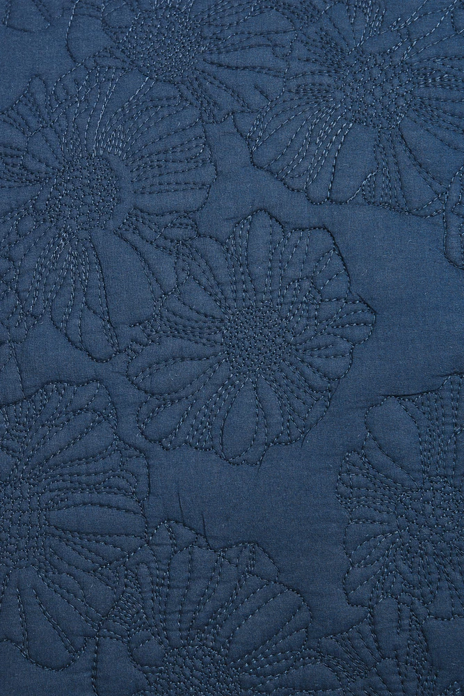 CONTRAST PILLOW SHAM FOR QUILT WITH RAISED FLORAL DESIGN