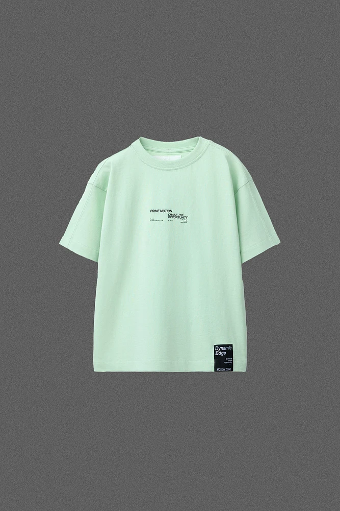 T-SHIRT SPORTY ÉTIQUETTE INSCRIPTION