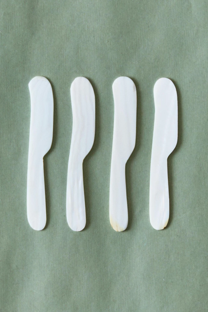 LOT COUTEAUX À BEURRE NACRE (LOT DE 4)