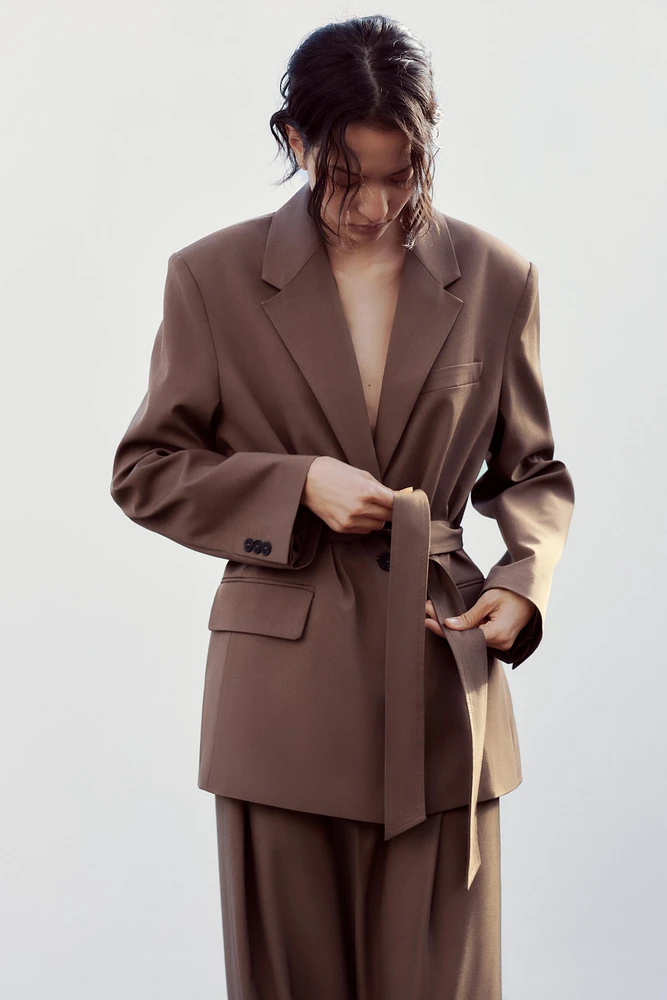 BELTED BLAZER