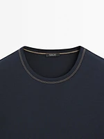 Short-sleeve T-shirt with contrast topstitching