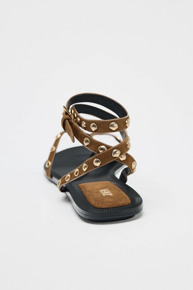 SANDALES À BRIDES ET CLOUS EN CUIR