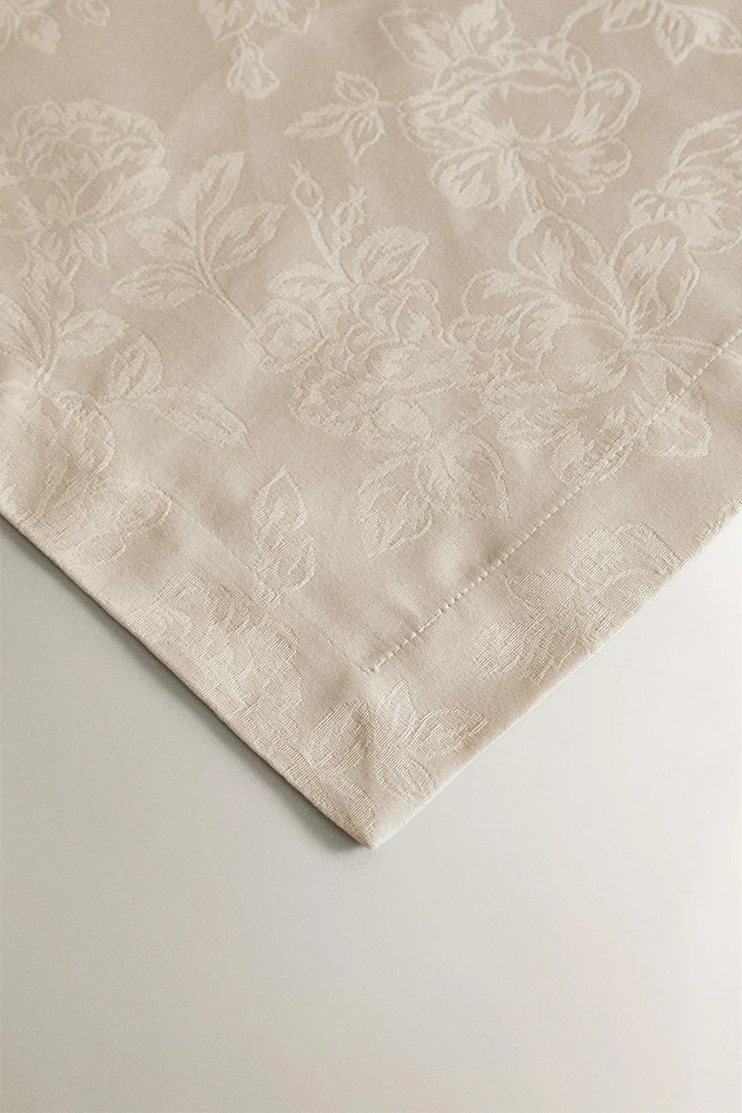 FLORAL JACQUARD TABLECLOTH