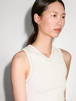 100% cotton T-shirt with contrast detail