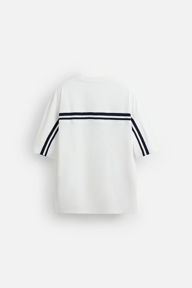 T-SHIRT À BANDE CONTRASTANTE